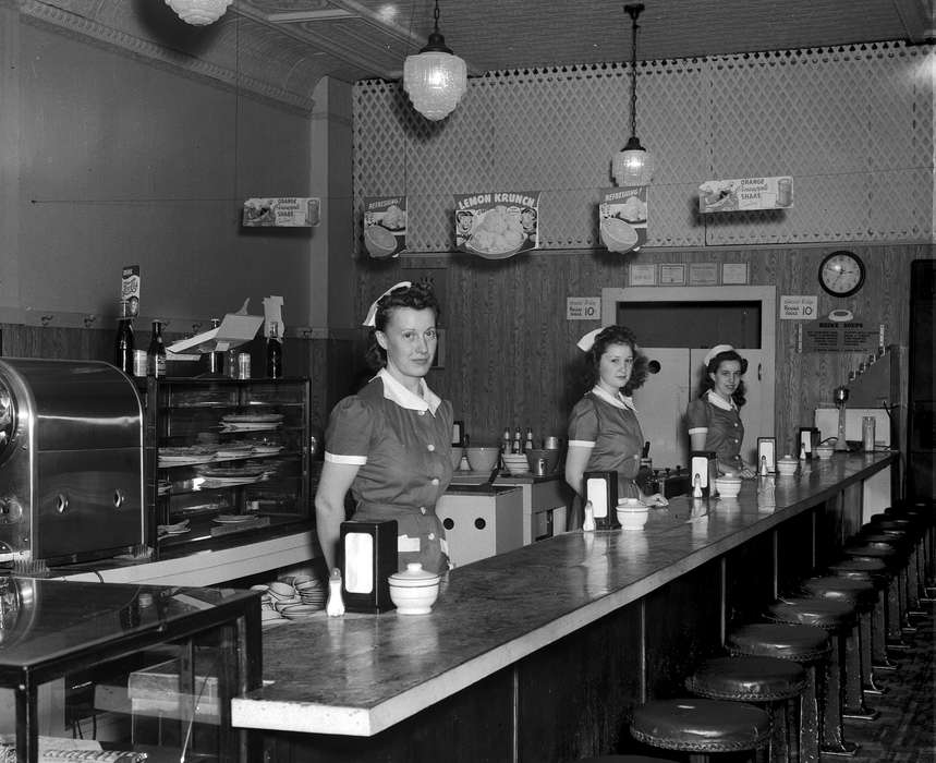 counter, Lemberger, LeAnn, waitress, Ottumwa, IA, Labor and Occupations, donut, history of Iowa, restaurant, Iowa, Iowa History, Food and Meals, Portraits - Group, cafe, stool, Businesses and Factories, napkin