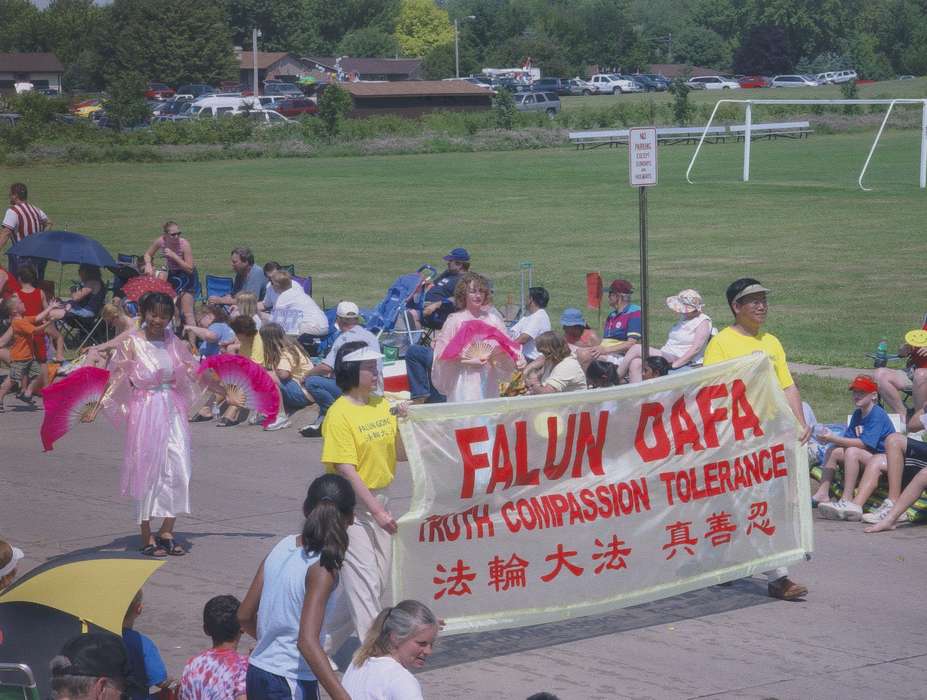 paper fan, parade, fourth of july, falun dafa association, Fairs and Festivals, Holidays, banner, Johnson County Historical Society, Religion