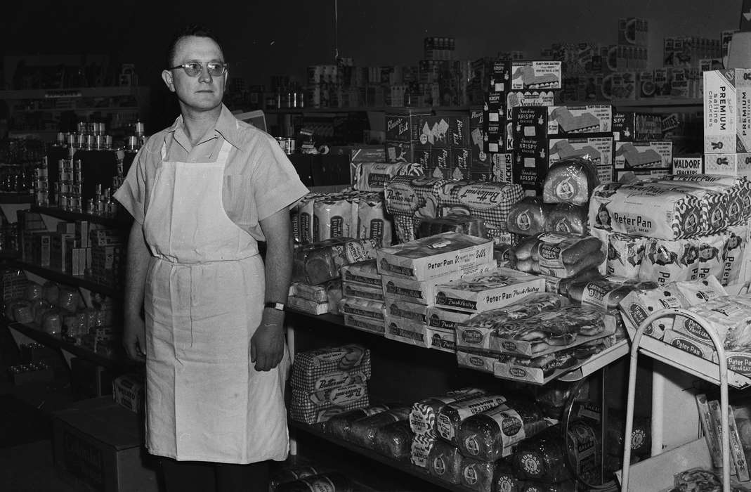 Businesses and Factories, bread, adult man, history, Photos, glasses, Labor and Occupations, apron, Iowa, IA, Portraits - Individual, United States, ia, grocery store, Coon Rapids Enterprise, historic, wrist watch, Coon Rapids