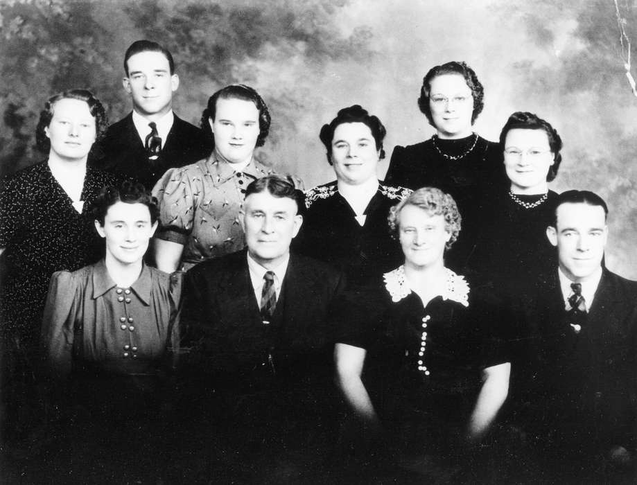 Cedar Falls, IA, Iowa History, Walker, Erik, Portraits - Group, Families, Iowa, history of Iowa