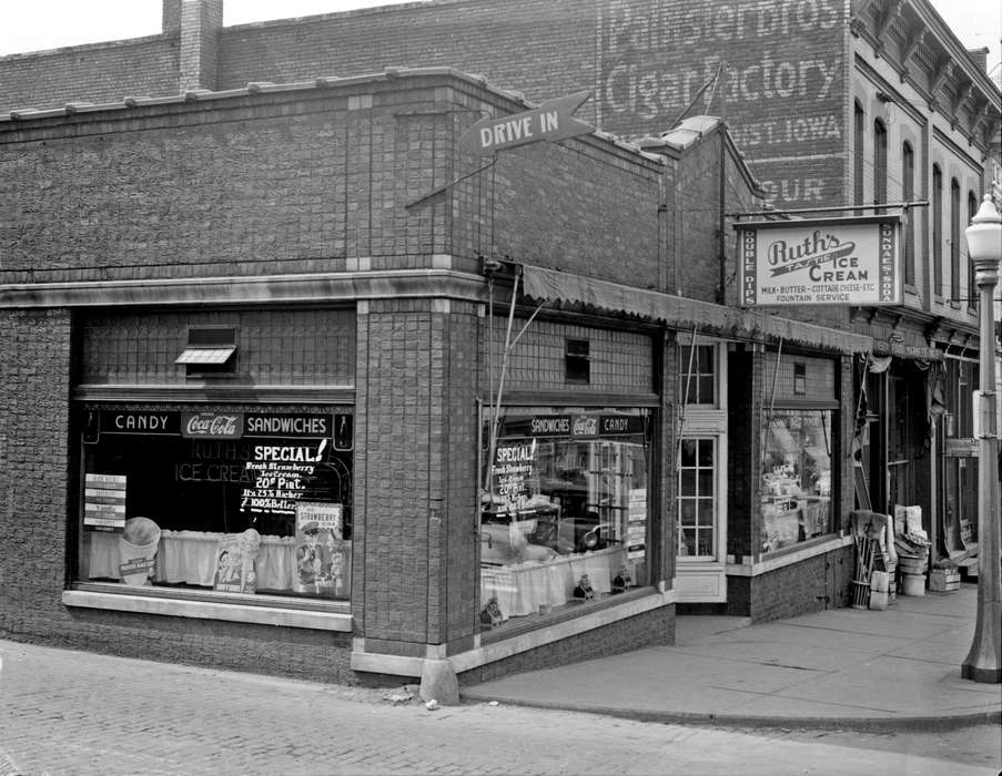 ice cream, Iowa, Businesses and Factories, store, Food and Meals, history of Iowa, Iowa History, Cities and Towns, confectioner, Ottumwa, IA, Main Streets & Town Squares, sidewalk, Lemberger, LeAnn