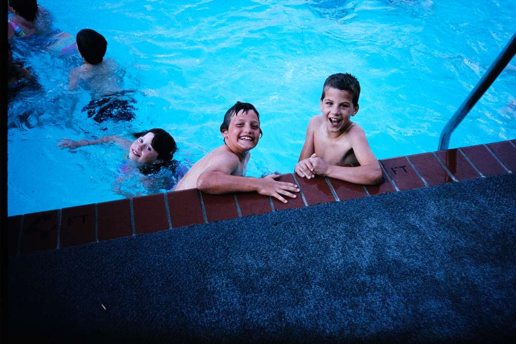 school trip, Children, Travel, history, Iowa, Coon Rapids Enterprise, boy, second grade missouri trip, Portraits - Group, Photos, Leisure, swimming, ia, United States, missouri trip, MO, historic, France, swimming pool