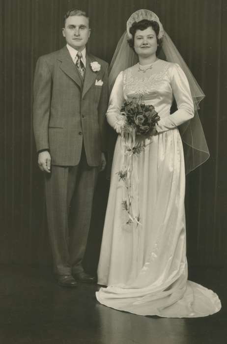 Weddings, Carroll, IA, Iowa, bride, Iowa History, Schon, Mary, Portraits - Group, groom, history of Iowa