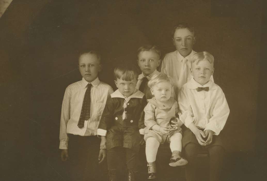 Schon, Mary, Iowa, Portraits - Group, siblings, Carroll, IA, Families, Iowa History, history of Iowa, Children, brothers