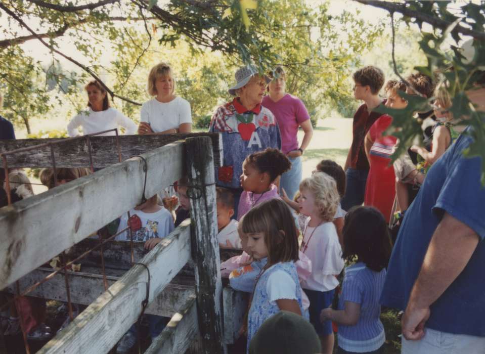 Marion, IA, students, Iowa, Schools and Education, apple orchard, Randall, Judy, correct date needed, petting zoo, teacher, orchard, Iowa History, children, history of Iowa, Farms, Children, apple