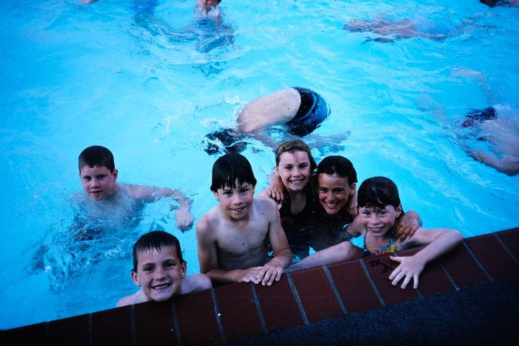 school trip, Children, Travel, history, Iowa, Coon Rapids Enterprise, boy, second grade missouri trip, Portraits - Group, Photos, Leisure, swimming, girl, ia, United States, missouri trip, MO, historic, swimming pool