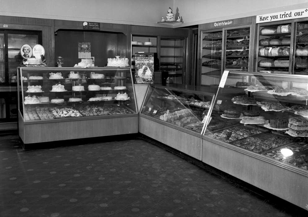 bakery, Ottumwa, IA, cake, Businesses and Factories, display case, Iowa History, donut, Iowa, Food and Meals, history of Iowa, Lemberger, LeAnn