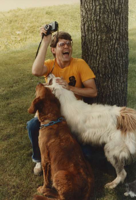 camera, silly, Animals, Siebring, Kathy, Albion, IA, Iowa History, Iowa, dog, Leisure, history of Iowa, laughing