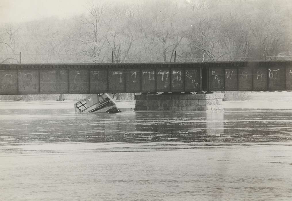 Waverly Public Library, barge, Iowa, Iowa History, history of Iowa, Waverly, IA, Wrecks, Lakes, Rivers, and Streams, Floods, train bridge